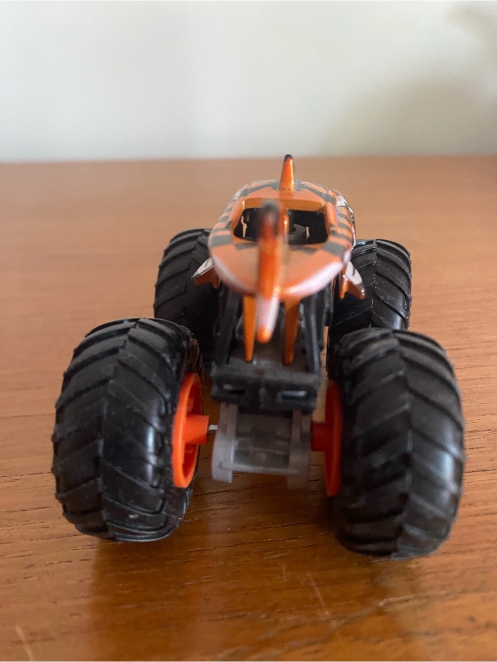 Hot Wheels Monster Jam Tiger Shark die-cast truck - Picture 4 of 7